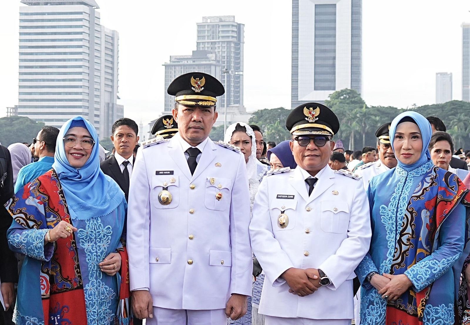 Andi Harun dan Saefuddin Zuhri didampingi Istri di Monas, Kamis (20/2/2025)