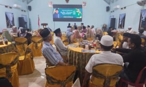 Ketua Komisi I DPRD Kaltim, Selamat Ari Wibowo Buka Puasa Bersama dengan Konstituen di Desa Bhuana Jaya.