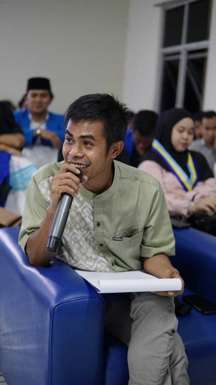 Heriman (Akademisi) dalam Debat Kandidat (PKC) PMII Kalimantan Timur di Gedung Graha Pemuda KNPI Kota Balikpapan, Jumat (14/03/2025)