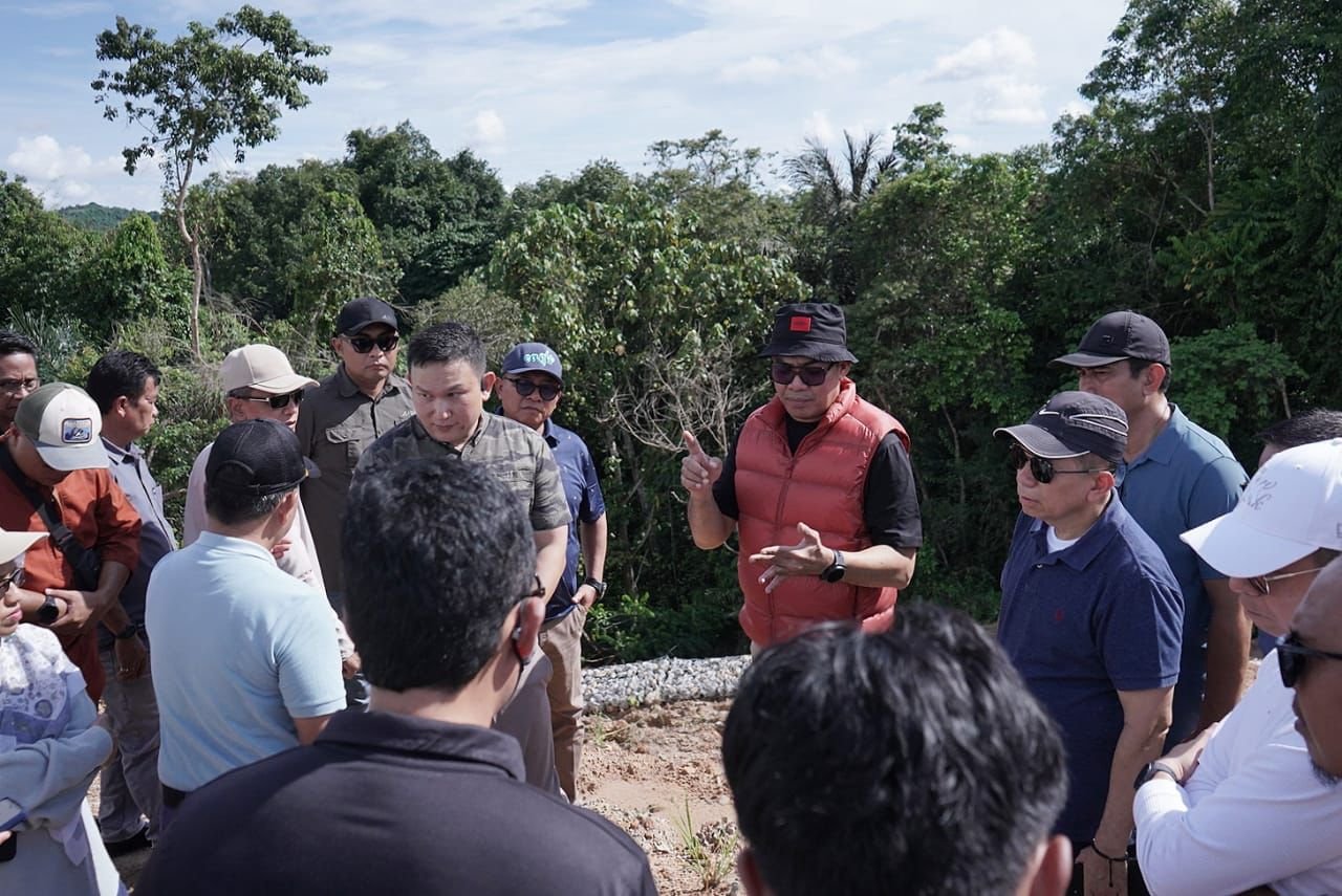 Wali Kota Samarinda, Andi Harun Meninjau Lokasi Pembangunan Rumah Dinas untuk Anggota Detasemen Polisi Militer (Denpom) VI/1 Pada Jumat, (18/4/2025).