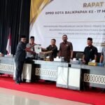 Japar Sidik juru bicara fraksi PKS -PPP menyampaikan pandangan umum terhadap nota penjelasan Wali Kota Balikpapan atas Rancangan Peraturan Daerah (Raperda) tentang Pertanggungjawaban Pelaksanaan APBD Tahun Anggaran 2024.