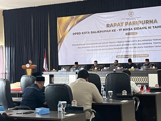 Rapat Paripurna ke-18 Masa Sidang III Tahun 2024/2025 yang digelar di Hotel Grand Senyiur, Kamis (10/7).