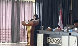 Juru bicara Fraksi Gerindra, Rahmatia menyampaikan pandangan fraksi terhadap nota penjelasan Wali Kota mengenai Raperda Pertanggungjawaban Pelaksanaan APBD 2024. (Ist)