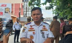 Kepala Dishub Kota Samarinda, Hotmarulitua Manalu saat diwawancarai