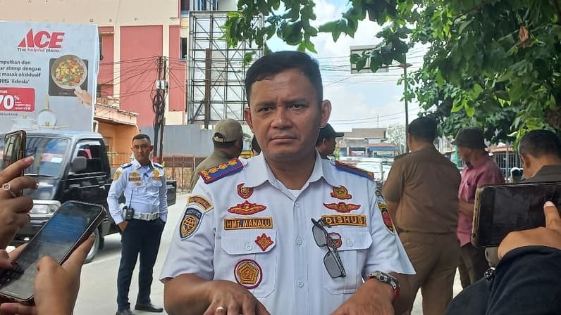 Kepala Dishub Kota Samarinda, Hotmarulitua Manalu saat diwawancarai