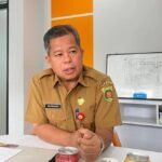 Asisten II Setda Kota Samarinda, Marnabas Patiroy.
