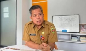 Asisten II Setda Kota Samarinda, Marnabas Patiroy.