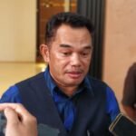 Ketua DPRD Kaltim, Hasanuddin Mas’ud, saat diwawancarai oleh awak media.