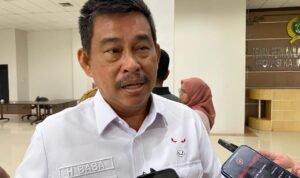 Ketua Komisi IV DPRD Kaltim, H Baba, saat diwawancarai awak media.