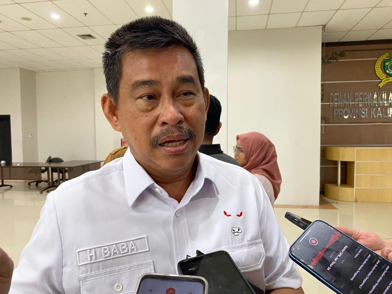 Ketua Komisi IV DPRD Kaltim, H Baba, saat diwawancarai awak media.