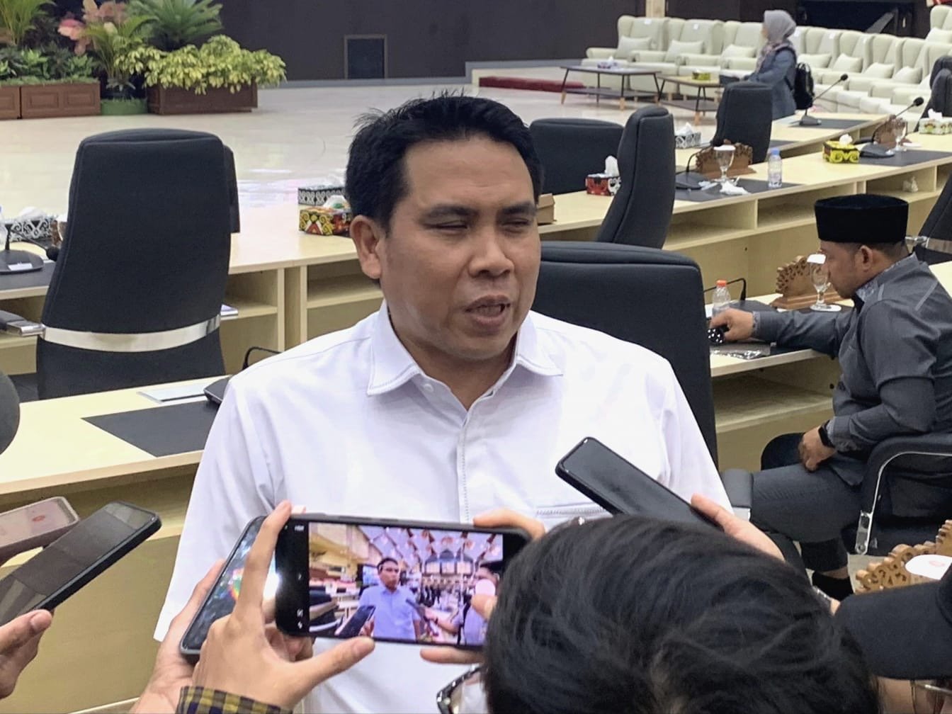 Anggota DPRD Kaltim, Muhammad Husni Fahruddin, saat diwawancarai awak media.