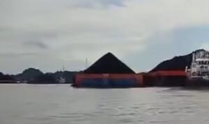 Ilustrasi Tongkang Batu Bara (Ist)