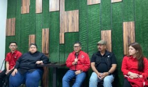 Sekjen DPP PDIP, Hasto Kristyanto, didampingi pengurus Kaltim.