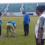 Pemeriksaan lapangan dari PSSI Pusat ke Stadion Segiri Samarinda_habar Pemeriksaan lapangan dari PSSI Pusat ke Stadion Segiri Samarinda