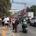pembagian masker Samarinda di Simpang Lembuswana