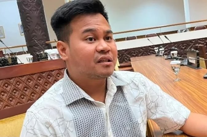 Anggota Komisi III DPRD Kota Samarinda, Romadhony Putra Pratama saat diwawancarai terkait Pengembangan Teras Samarinda