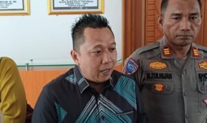 Ketua Komisi III DPRD Samarinda, Deni Hakim Anwar berpendapat Jalan Pusaka dibatasi 8 ton dalam RDP
